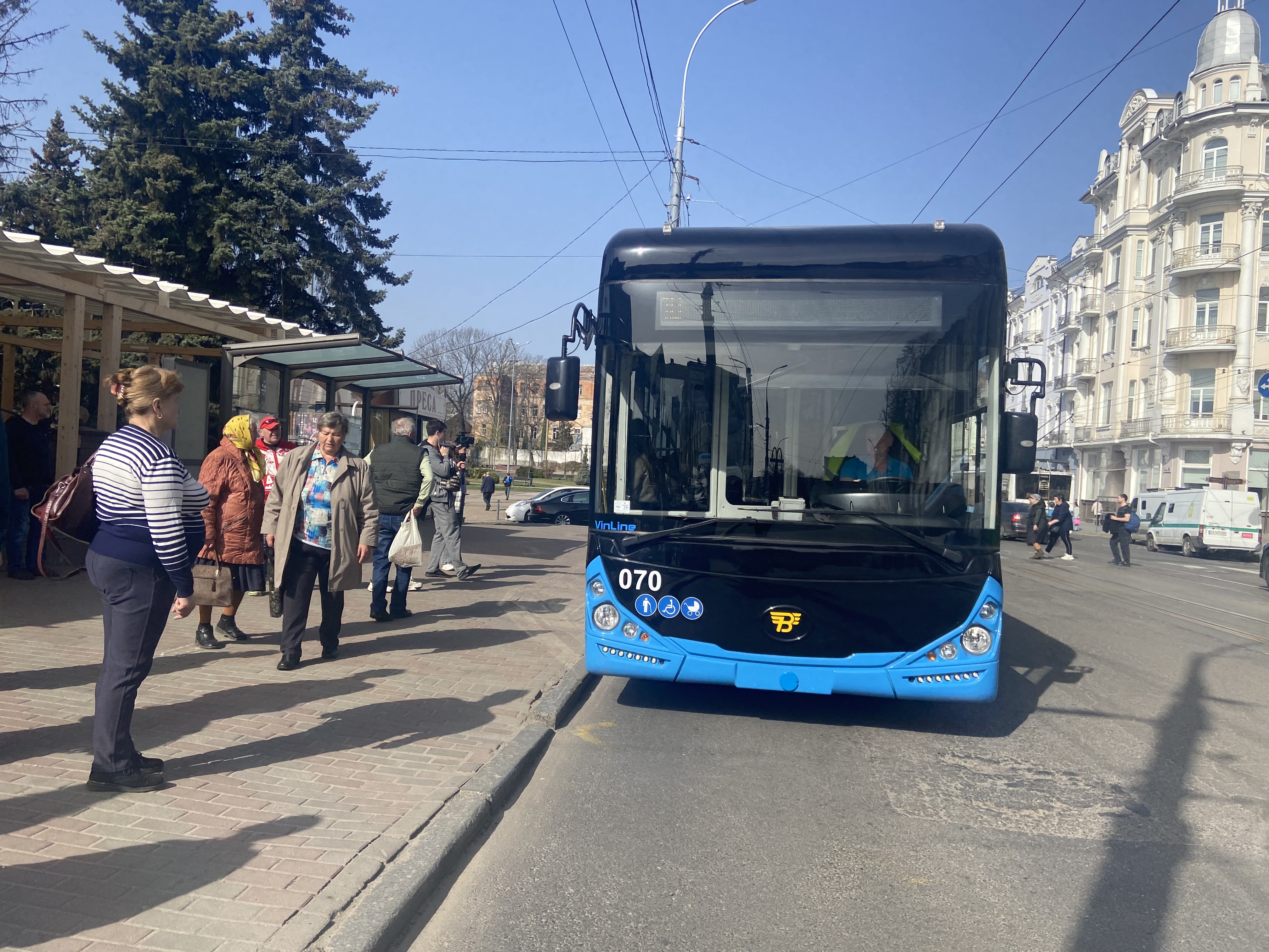 З Вишеньки на Тяжилів та до зупинки ВПЗ: ще 2 нових інклюзивних «VinLinе» від сьогодні курсують містом